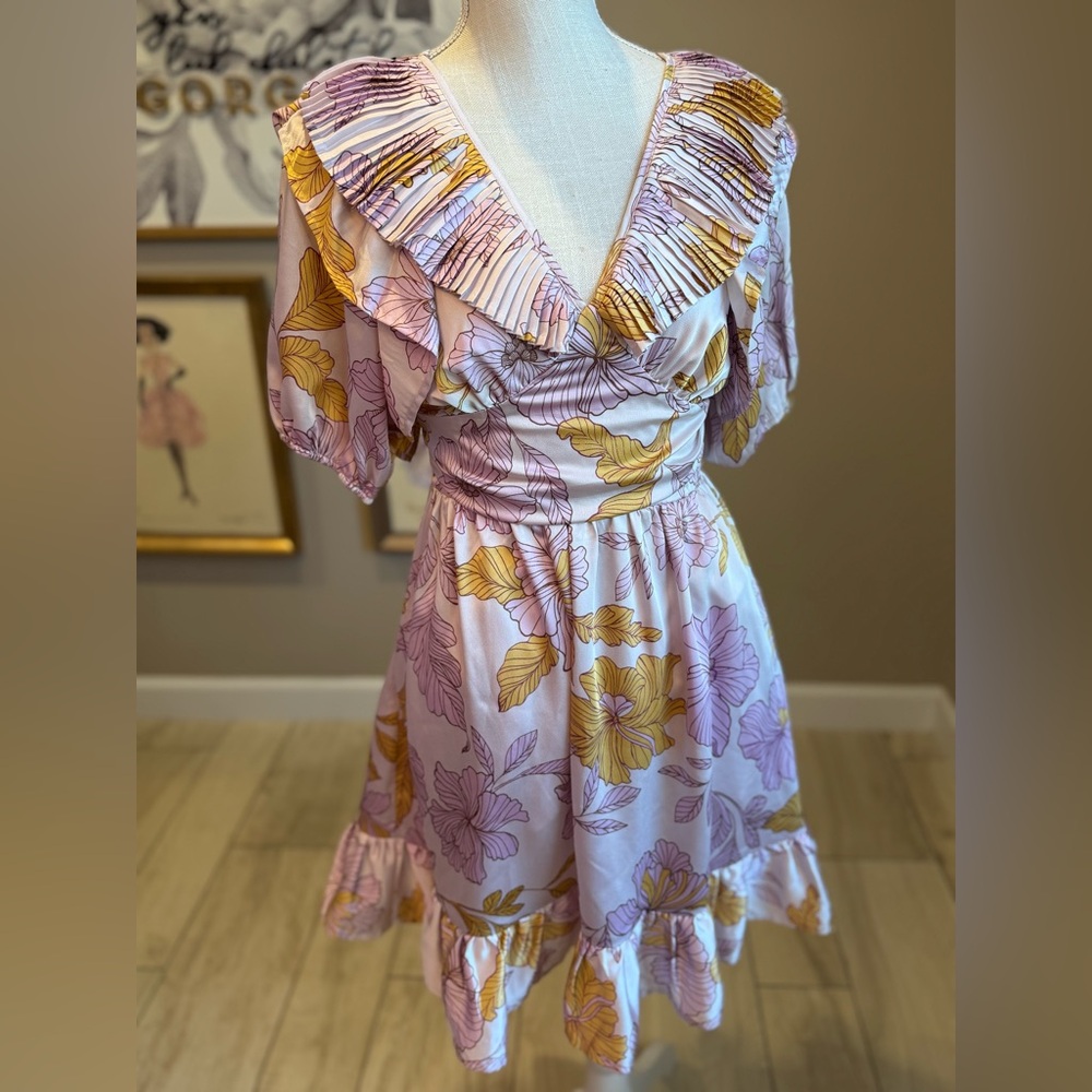 NWT! EN SAISON Jeune Satin Floral Ruffled Mini Lilac Dress